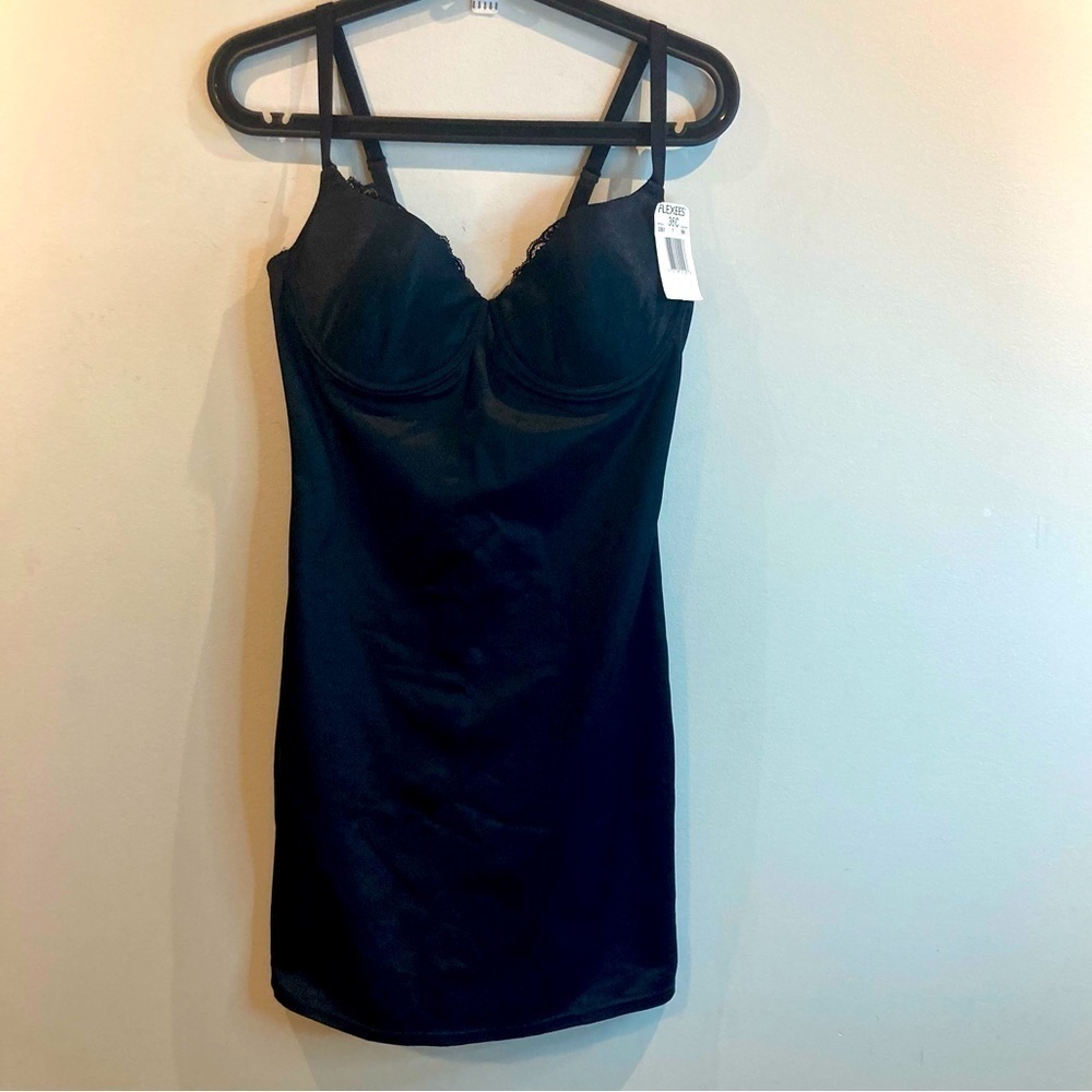 FLEXEES  Sz 36C Shapewear with Padded Underwire Adjustable Straps Slip NWT